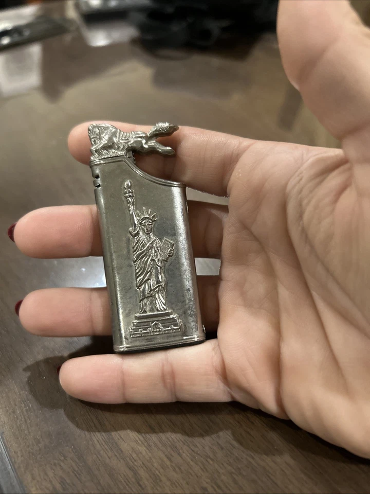 Collectible Vintage Gas Lighter Statue of Liberty from the 90s - Image 1 of 4
