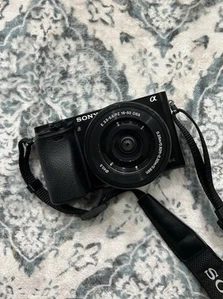 Sony Alpha 6000 Mirrorless Camera Bundle: + 3 Lenses + Sony Camera Case - Picture 1 of 7
