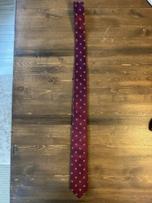 Corbata para hombre Bar III 50 % poliéster 50 % mezcla de seda rojo Merlot con herraduras O204 Foto 1 de 4