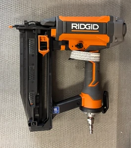 New RIDGID R250SFF3 16-Gauge 2-1/2" Pneumatic Straight Finish Nailer - Picture 1 of 7
