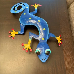 Arte colgante de lagarto decoración de pared gecko de metal colorido para jardín interior exterior 18" - Imagen 1 de 5