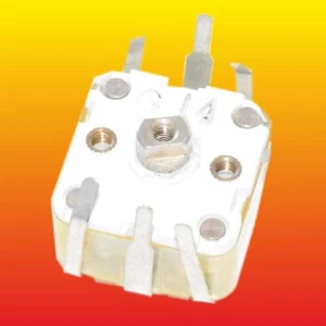 FM/AM LOT=1 VARIABLE FILM CAPACITOR FUNTECH 4 SECTIONS 2x~(4-25)pF+2x~(4-130) pF - Picture 1 of 4