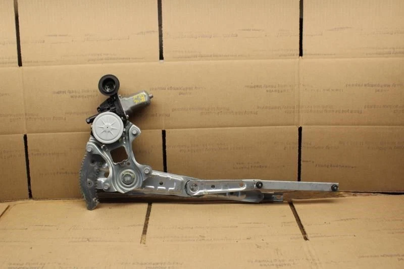 REGULADOR DE VENTANA DE PUERTA TRASERA DEL PASAJERO DERECHO INFINITI Q50 2018 CON MOTOR Foto 1 de 4