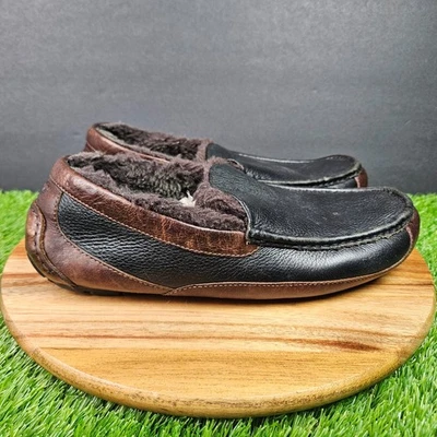 Zapatillas mocasín de cuero UGG Ascot negras marrones zapatos acogedores forrados de sherpa para hombre 10 Foto 1 de 4