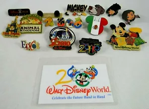 Lote de 17 pines de Disney 2000 usados en gran forma surtidos de pines - Imagen 1 de 7