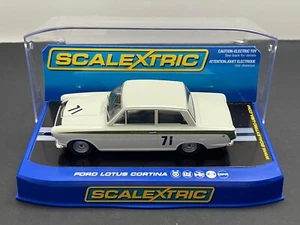 Scalextric C2913T Ford Lotus Cortina No. 7 Jim Clark - Picture 1 of 18