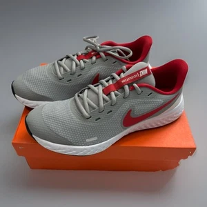 Nike Revolution 5 GS Shoes Smoke Grey University Red US 7Y BQ5671-013 - Picture 1 of 6