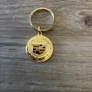 Goldfarbener Cadillac Auto Schlüsselanhänger CT4 CT5 Limousine SUV Metall Keychain - Bild 1 von 4