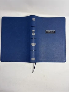 CSB Every Day with Jesus Daily Bible Dark Blue LeatherTouch 2020 Holman - Imagen 1 de 21