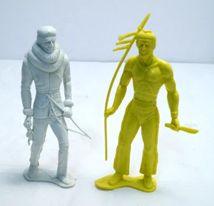 2 Plastic Figure Native American Indian Warrior Trapper Hunter Marx Style 5" - Picture 1 of 7