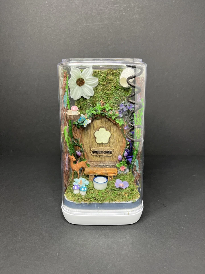Welcome fairy door with deer jumping spider enclosure - Imagem 1 de 2