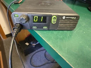 Motorola MotoTRBO XPR4380 806-941 MHz 35 Watt 32 Channel (radio only) - Afbeelding 1 van 4