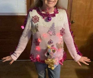 Hässlicher Weihnachtspullover Einhorn Schneeflocken Schmetterlinge Girlande Lichter Damen L - Bild 1 von 8