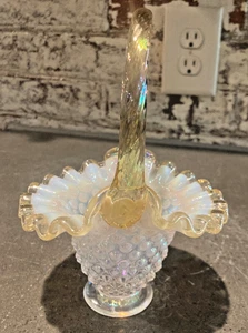 Cesta de clavos opalescente Fento blanca/dorada de 6,5" de alto - Imagen 1 de 5