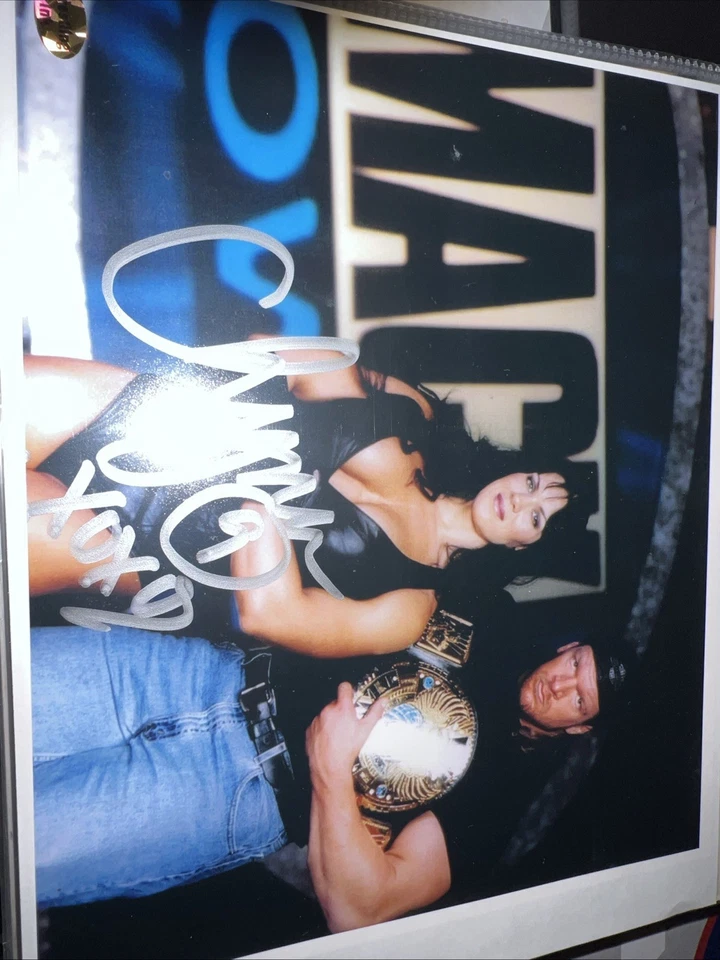 Firmado Wwe Chyna 8x10 ☼ Foto 1 de 1