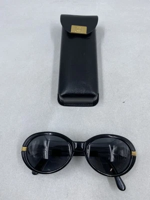 Gafas de sol Fendi negras con patrón ovalado doradas para mujer Foto 1 de 4