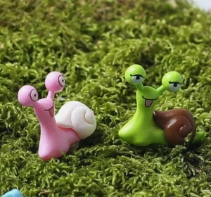 Fairy Garden Accessories Ornaments - Set of 2 Snails (3-5 days delivery) - Picture 1 of 2
