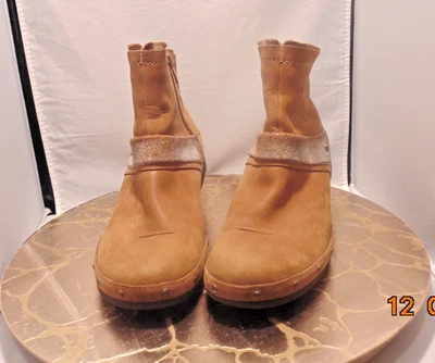 Merrell 女式踝靴铆钉棕褐色麂皮绒皮革 9 码 — 第 1/4 张图片