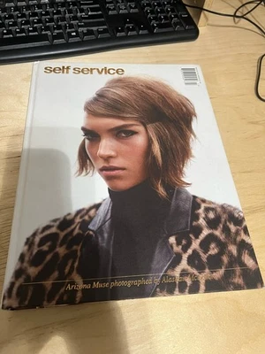 SELF SERVICE Fashion Magazine. Fall Winter 2011 Vol. 35  Hardcover Foto 1 de 2