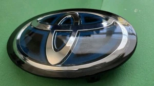 Toyota Prius 2016 2017, 2018 Front Grille Emblem Logo Radar 53141-33130/33140 ✅ - Picture 1 of 4