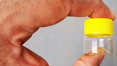 72X Pequeños Pequeños VIAJES Almacenamiento Botellas Transparentes Vidrio Mini Tarro 1" Frascos 23x25 AMARILLO Foto 1 de 4