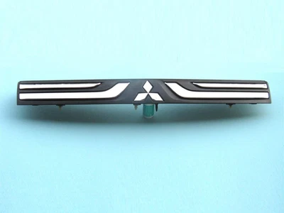 14 MITSUBISHI OUTLANDER 2014 PARACHOQUES DELANTERO CUBIERTA PARRILLA SUPERIOR USADA 7405A743 Foto 1 de 4