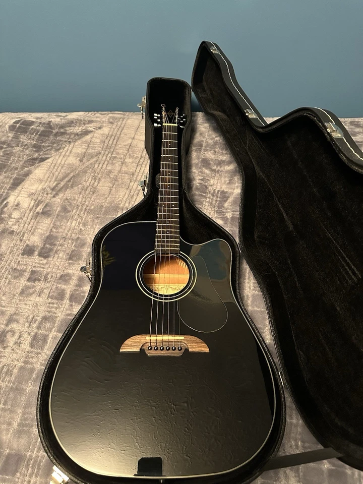 Guitarra Eléctrica Acústica Alvarez RD-20SC Negra Con Estuche Rígido, Correa y Capo Foto 1 de 4