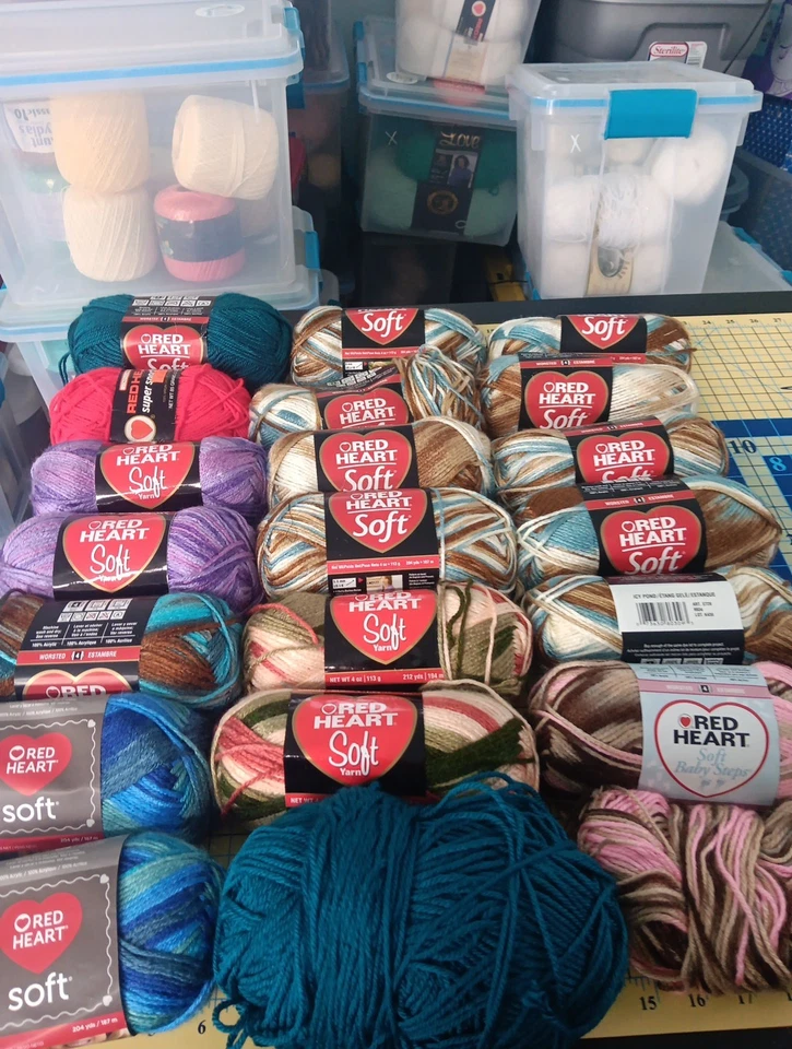 21 novelos de fios de coração vermelho - Imagem 1 de 4