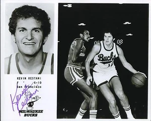 Kevin Restani firmó Milwaukee Bucks equipo foto publicada 1951-2010 - Imagen 1 de 1
