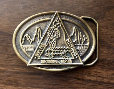 Anclaje Fur Rendezvous 1994, hebilla de cinturón de latón Alaska Foto 1 de 2