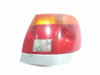 FEU ARRIERE DROIT A8D0945112A AUDI A4 - 1 phase 1 (02/1995 02/1999) / NE 214844 - Photo 1/2
