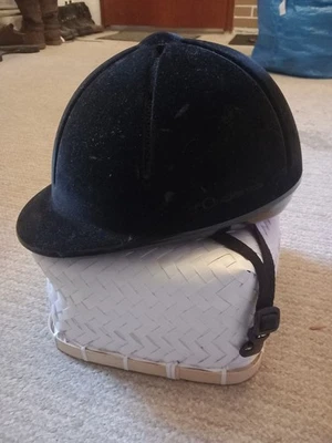 Reithelm, Fouganza, Samt , Grösse 52-56 cm - Bild 1 von 4