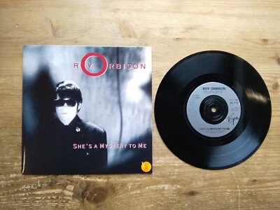 Roy Orbison She's A Mystery To Me / Crying EX 7" Single Vinyl Record VS1173 - Image 1 of 4