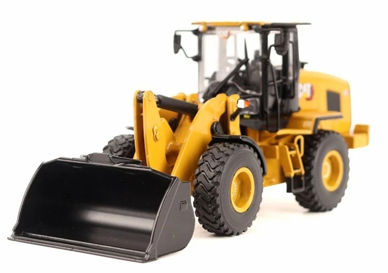 Diecast Masters Caterpillar Cat 930 Wheel Loader 85779 1:50 - Image 1 of 4