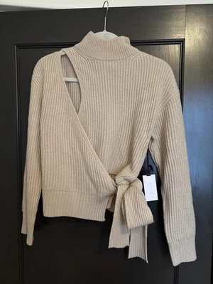 NUEVO CON ETIQUETAS — Suéter envolvente sintético ASTR The Label — Crema — S Foto 1 de 4