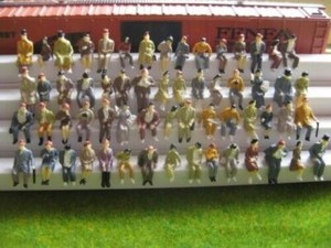 Figuren sitzende Reisende ideal für Waggons Spur H0 Konvolut Set 50 Stück F50a