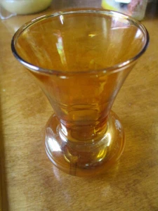 "Jarrón de vidrio dorado vintage de 3 3/4" ¡muy bonito! - Imagen 1 de 6
