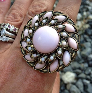*ANIMAL CHARITY* NEW PINK & BRASS ABSTRACT FLOWER STATEMENT STRETCH RING - Picture 1 of 1