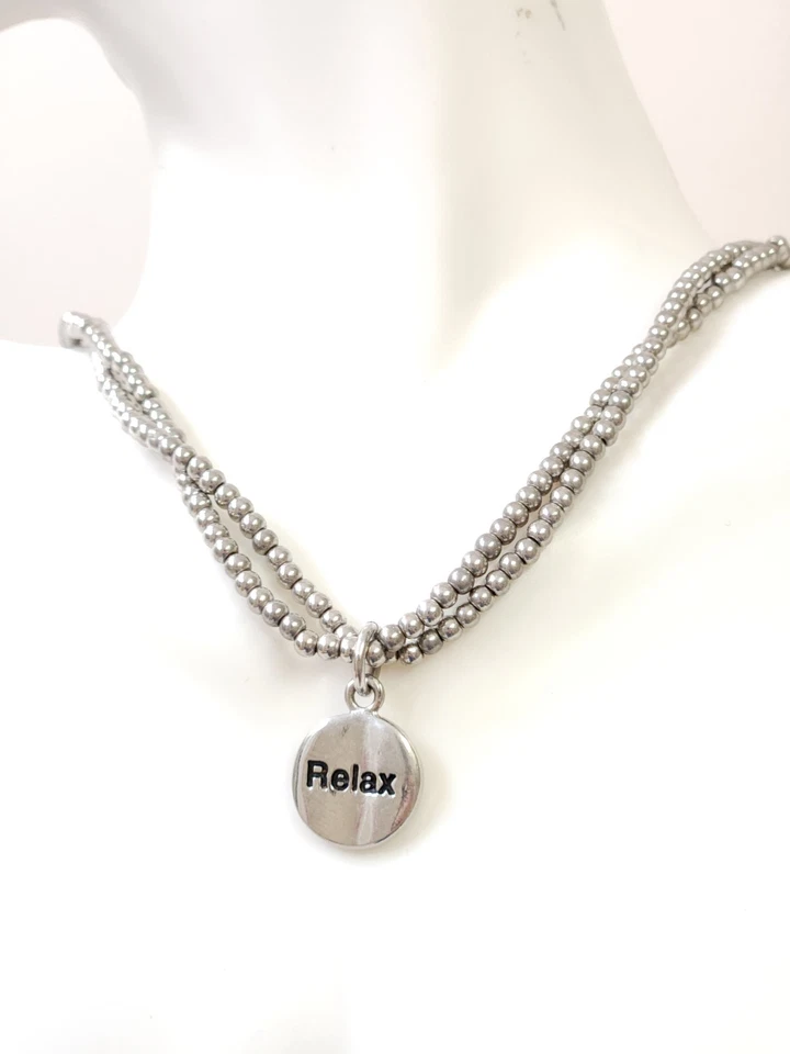 Collar de cadena de bola de plata con colgante de sueño de paz relax firmado por Cookie Lee Foto 1 de 4