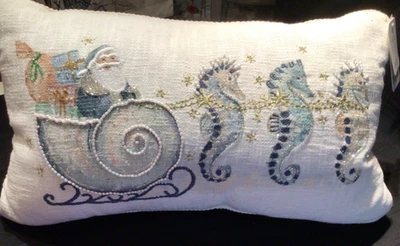 Paquete Parsafonía Sigrid Olsen Navidad Cuentas Almohada Santa Shell Trineo 14x24 Foto 1 de 4