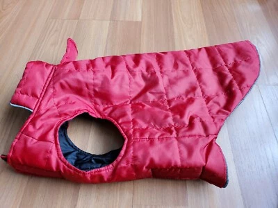 Colete reversível Animal Planet preto vermelho para cachorro tamanho médio - Imagem 1 de 4