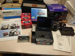 Sony GV-A700 HI8 8mm VCR Extremely Beautiful Works Perfect & CCD-MC100 Camcorder - Afbeelding 1 van 3