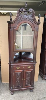 VICTORIAN BEVELED DOOR MAHOGANY CHIPPENDALE CORNER CHINA CABINET - Image 1 of 4