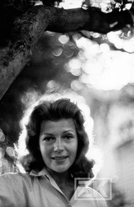 RITA HAYWORTH Candid Photo SAM SHAW 60er Jahre - Bild 1 von 1