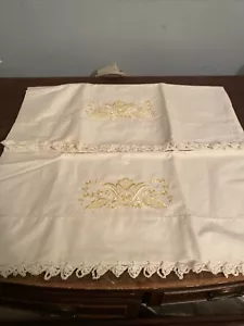 Vintage Kissenbezug Set Handbestickt Gehäkelt Gold Blume - Bild 1 von 6