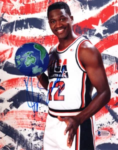 DOMINIQUE WILKINS SIGNED HANDSIGNIERT 8x10 FOTO TEAM USA SEHR SELTEN BECKETT BAS - Bild 1 von 2