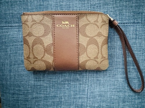 COACH Portafoglio da polso in pelle marrone e beige