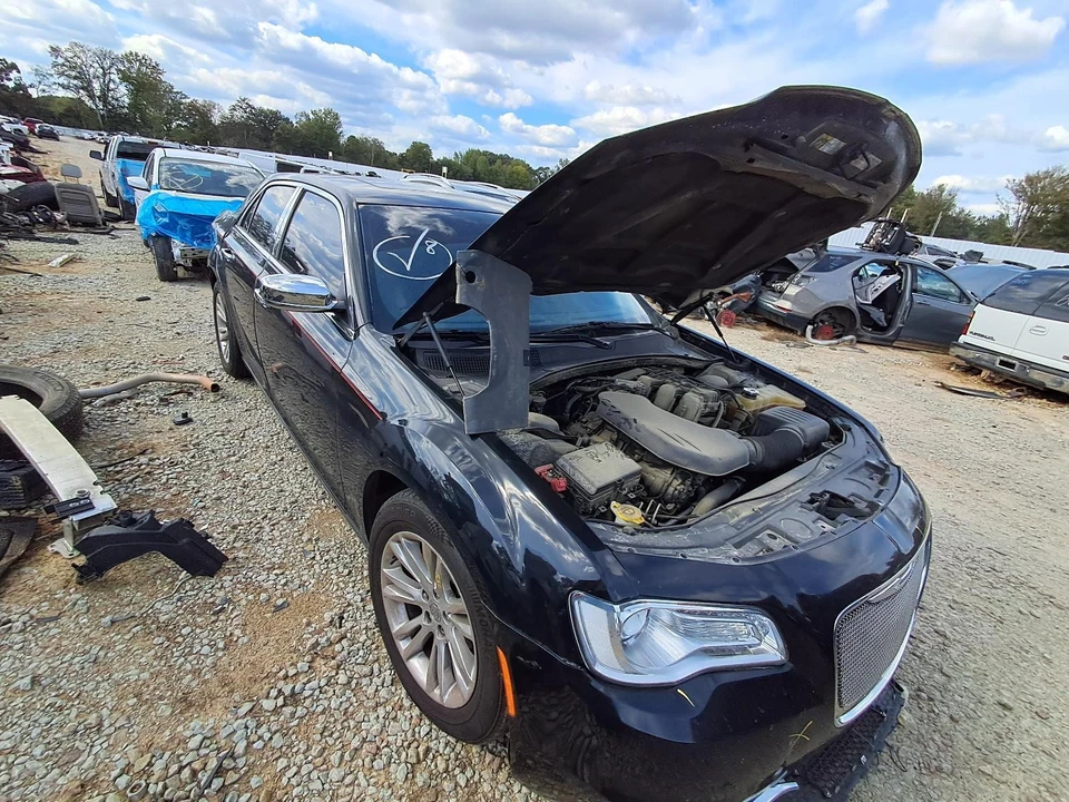 Used Washer Fluid Reservoir fits: 2015 Chrysler 300  Grade A Foto 1 de 4