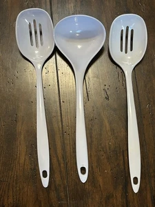 3 utensilios de melamina blanca - cuchara y cucharón para servir sólidos y ranurados - Imagen 1 de 4