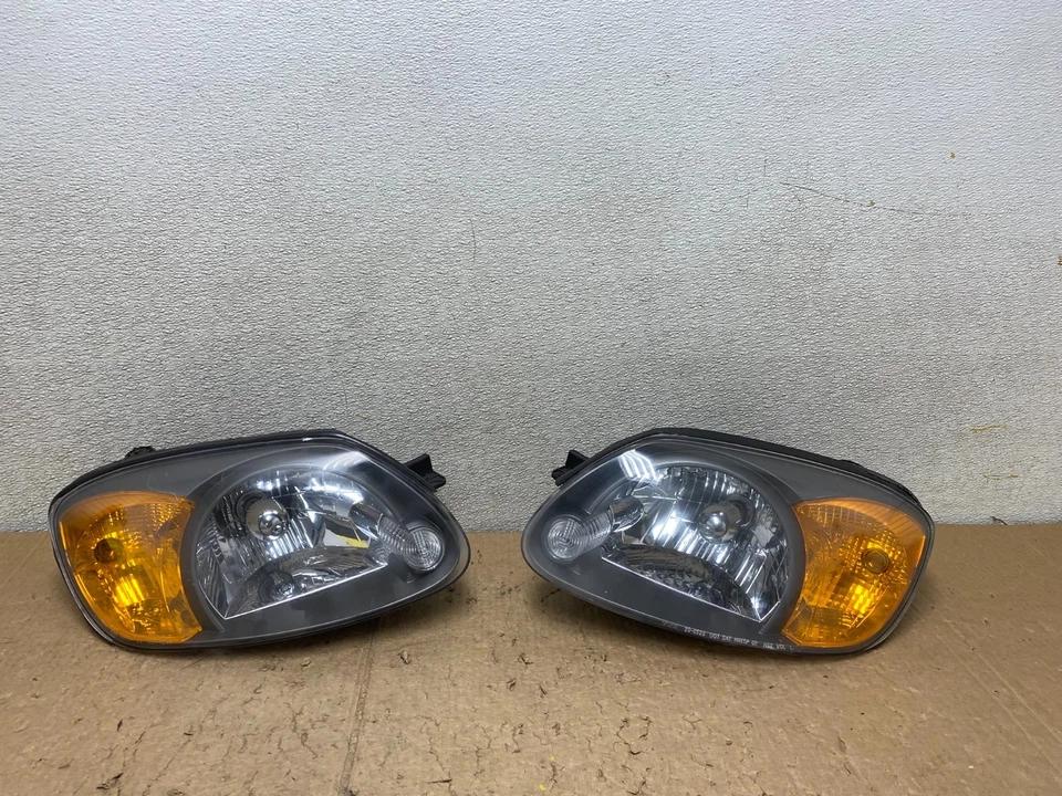 Faros halógenos izquierdo+derecho Hyundai Accent Hatchback 2003-2006 V4561 DW Foto 1 de 4